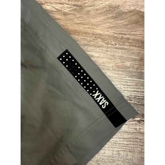 SAXX Men’s lined active shorts in gray size M - Picture 3 of 6